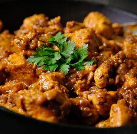 Indische curry met kippenblokjes en aardappel